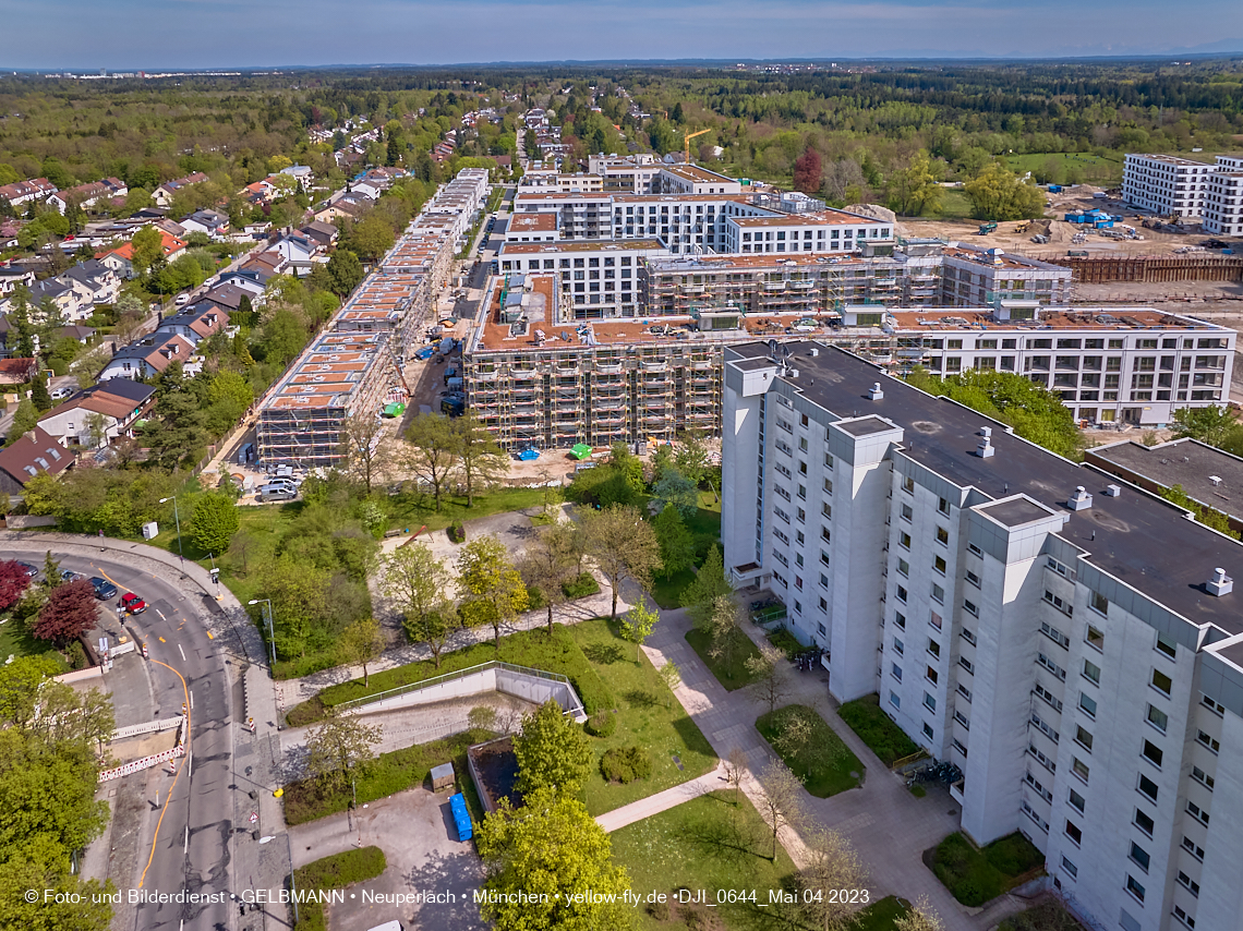 04.05.2023 - Luftbilder vom Alexisqaurtier und Pandion Verde in Neuperlach